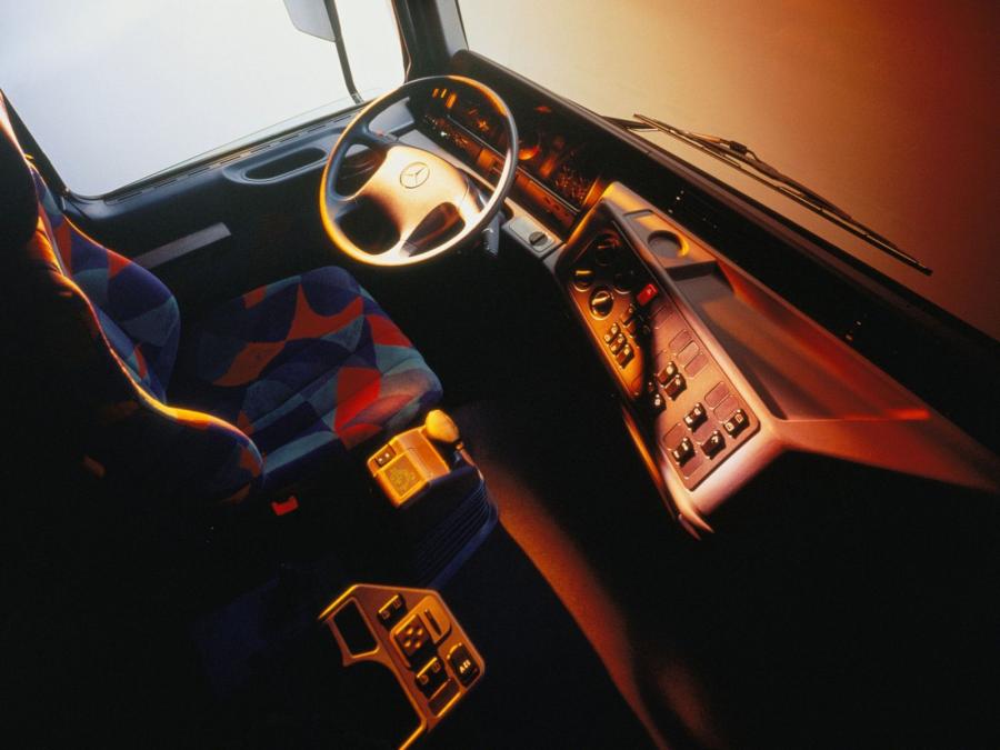  Mercedes-Benz Actros 1843 1997 года  (фото 7 из 21)